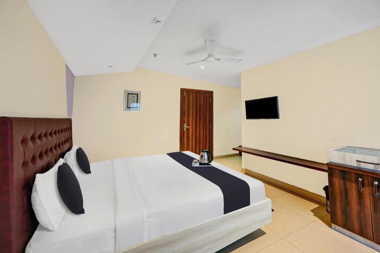 Townhouse Oak Pentagon Residency Hotel Bhubaneswar Exterior photo