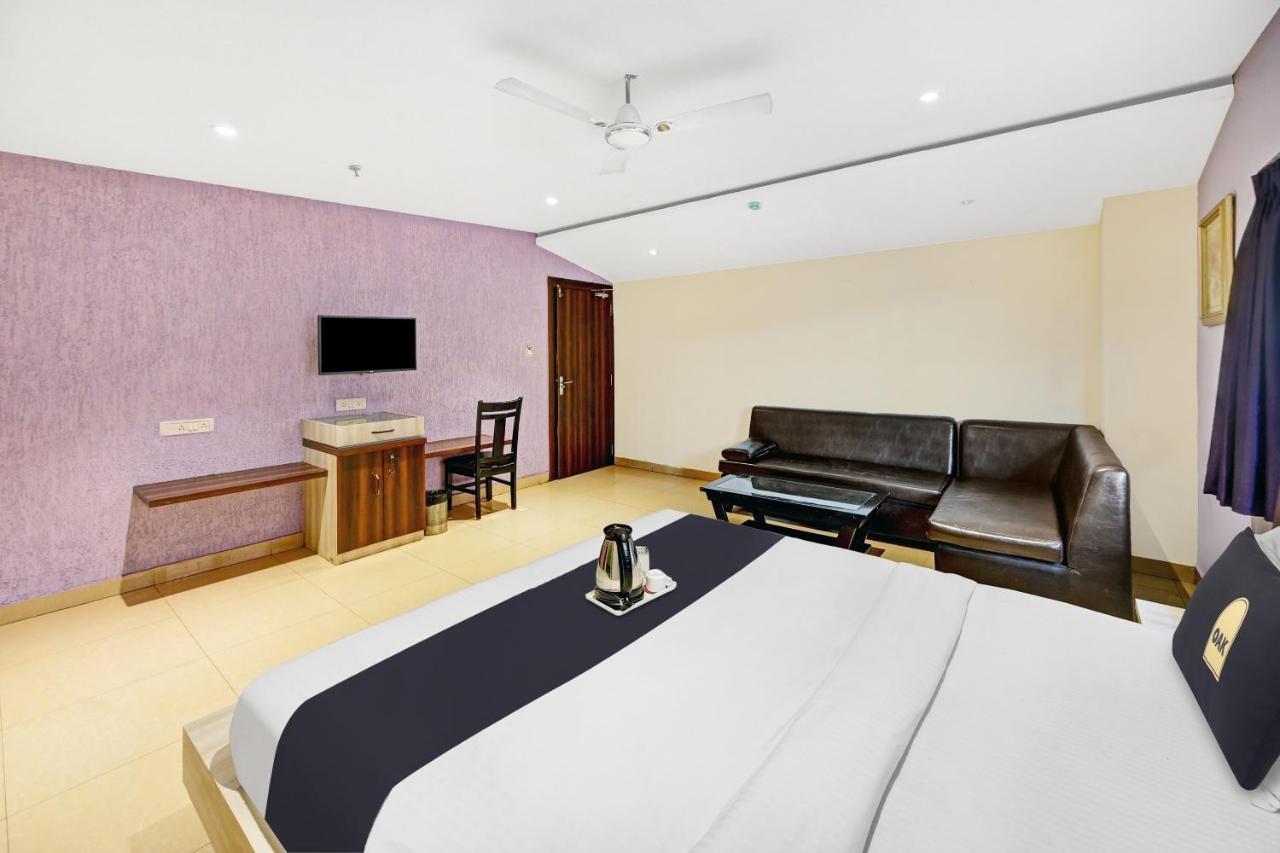 Townhouse Oak Pentagon Residency Hotel Bhubaneswar Exterior photo