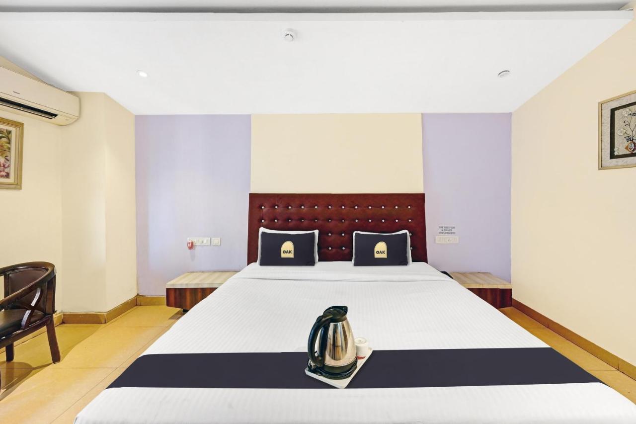 Townhouse Oak Pentagon Residency Hotel Bhubaneswar Exterior photo